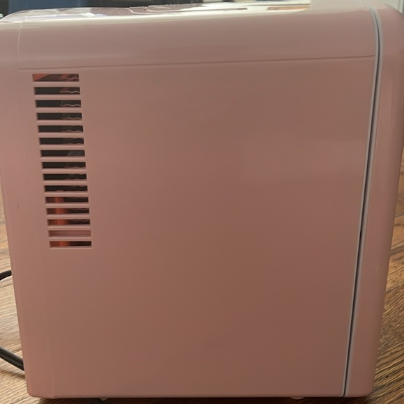 Mini Fridge - Picture 4 of 6